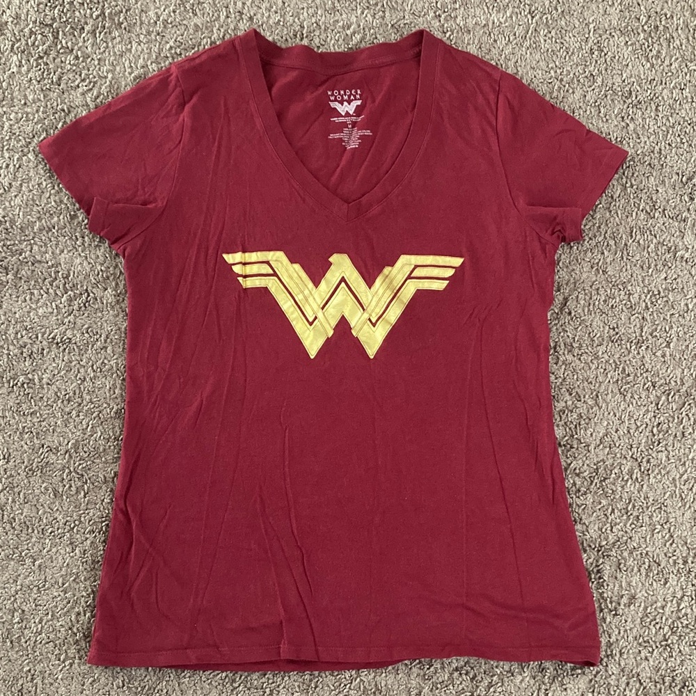 Wonder Woman V-Neck Top Size M Burgundy Gold
